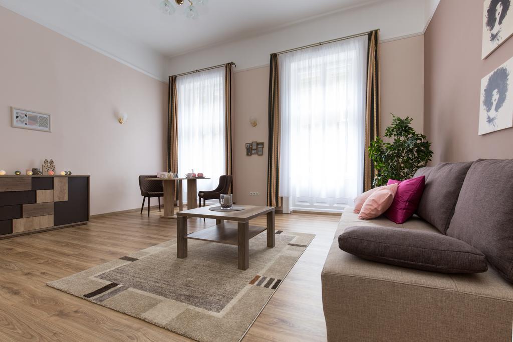 Bpm: Dob70 Classic Apartment In Downtown Budapest Chambre photo