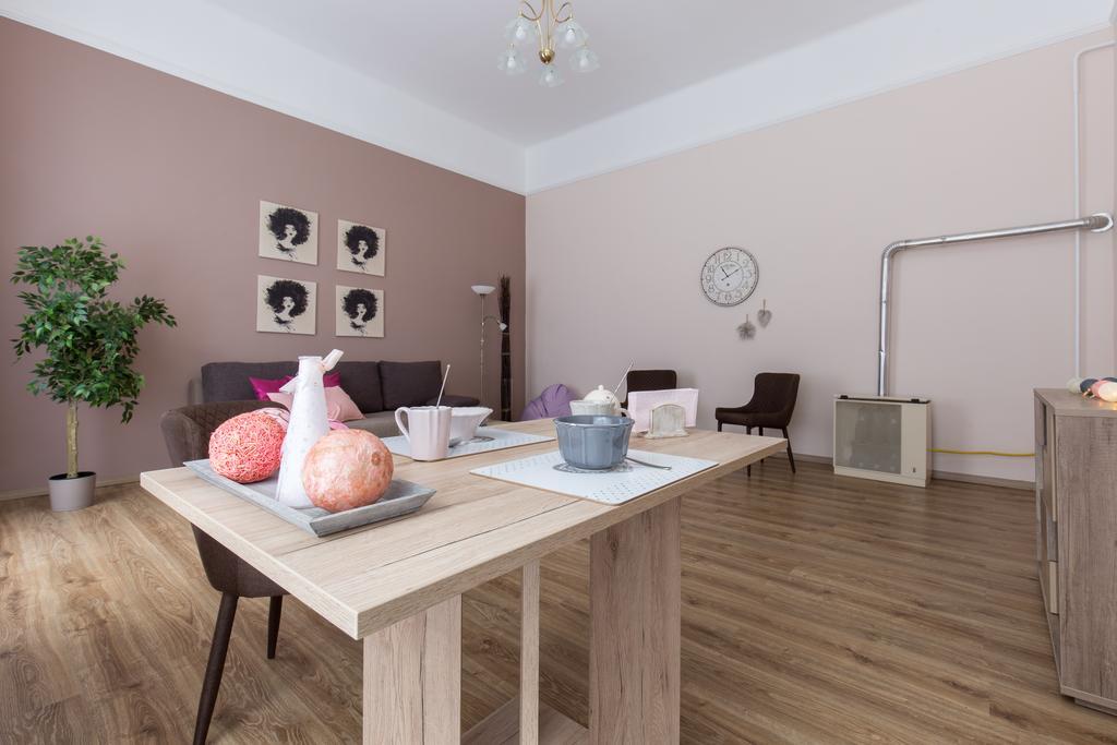 Bpm: Dob70 Classic Apartment In Downtown Budapest Chambre photo