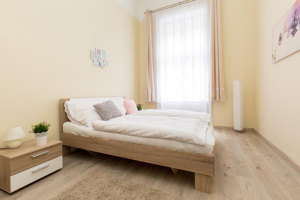 Bpm: Dob70 Classic Apartment In Downtown Budapest Chambre photo