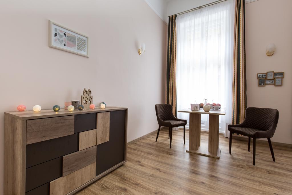 Bpm: Dob70 Classic Apartment In Downtown Budapest Chambre photo