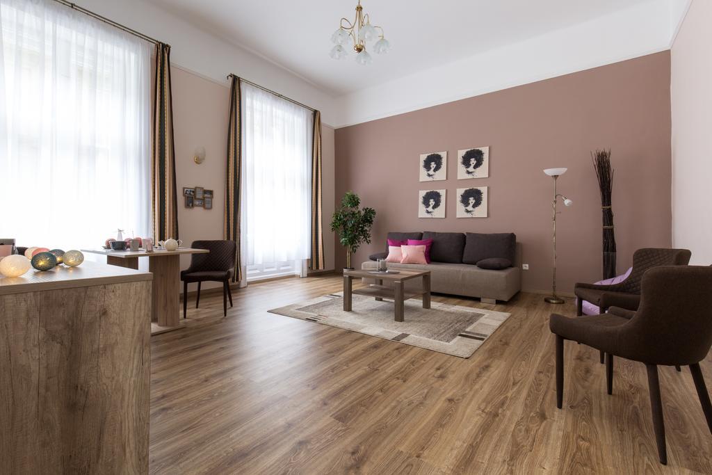 Bpm: Dob70 Classic Apartment In Downtown Budapest Chambre photo