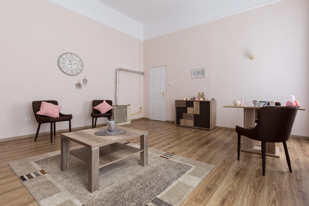 Bpm: Dob70 Classic Apartment In Downtown Budapest Chambre photo